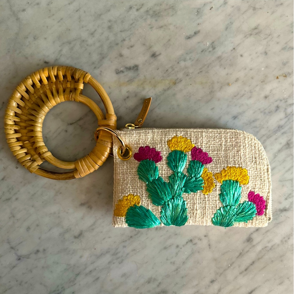 Cactus clutch with wicker handle